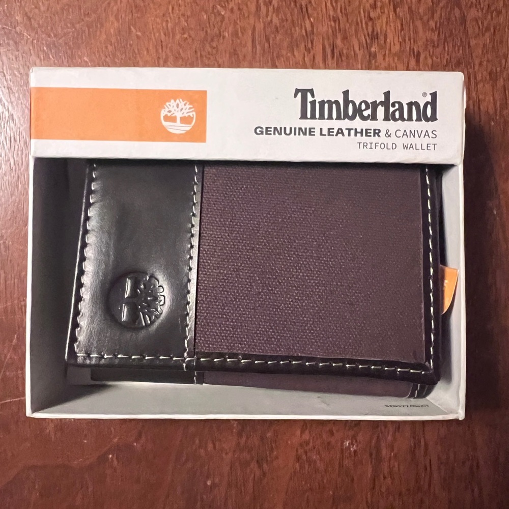 NWT Timberland Geniune Leather & Canvas Trifold Wallet - Picture 2 of 2